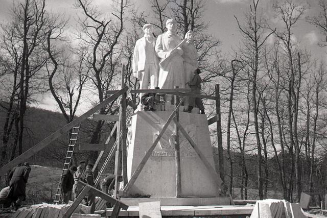 Rok 1955:Dargov–pamätník vďaky ľudu východného Slovenska za oslobodenie
